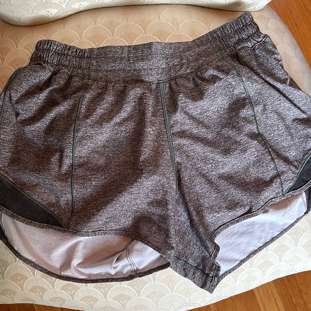 Lululemon Hotty Hot Shorts II 4” Tall